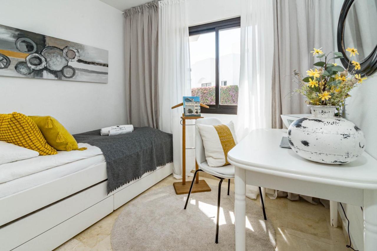 Сasa de vacaciones Seaside 3 Bedroom Townhouse In San Pedro Close To The With Private Garden Marbella